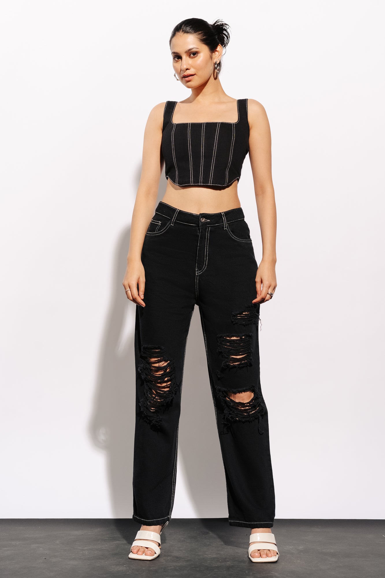 CONTRAST STITCH DISTRESS STRAIGHT JEANS