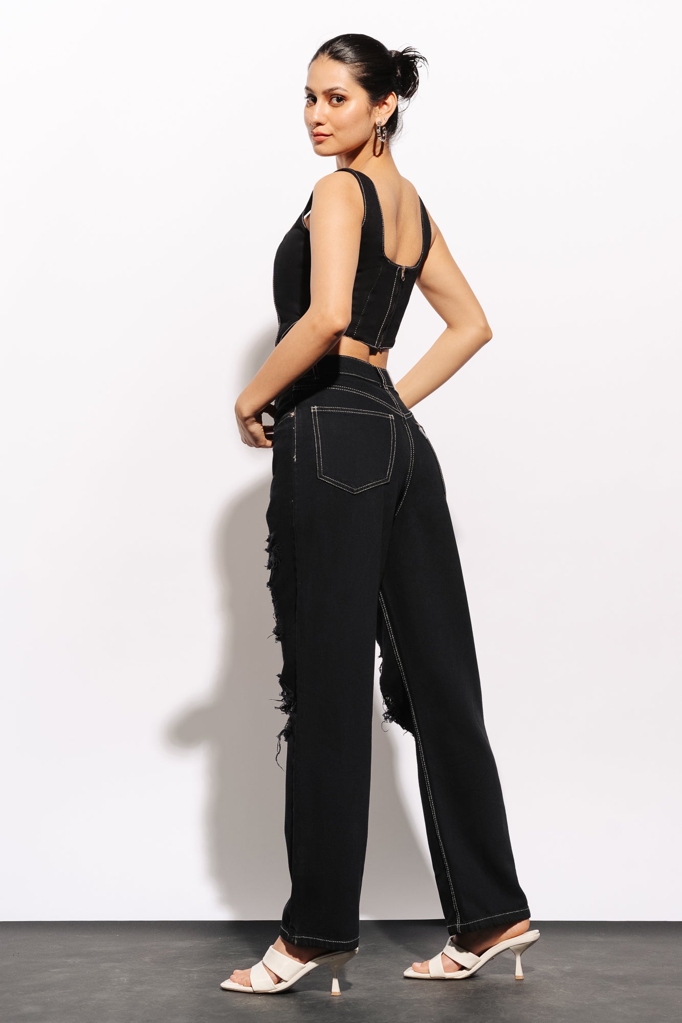 CONTRAST STITCH DISTRESS STRAIGHT JEANS