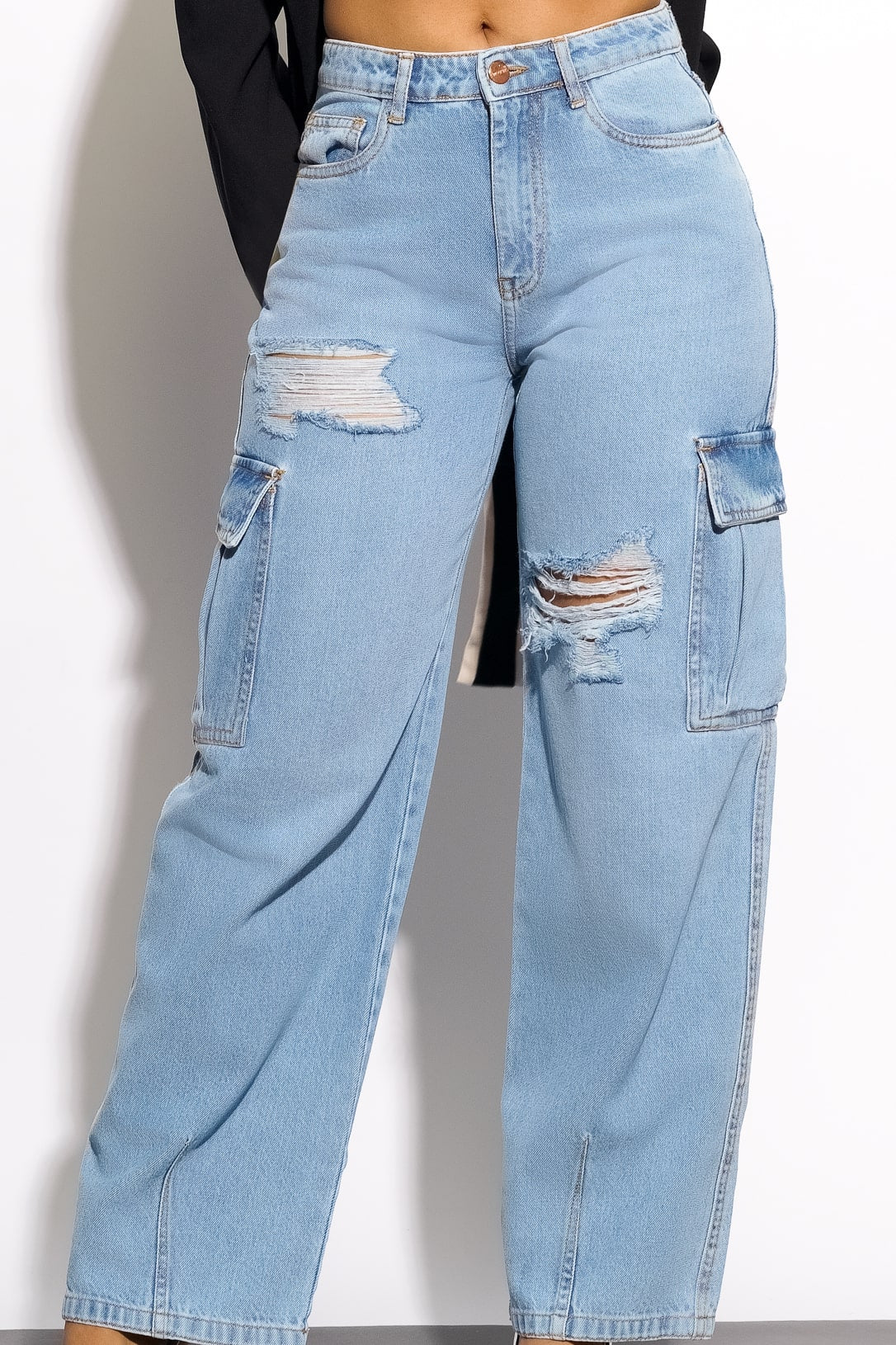 DARTED DISTRESS CARGO JEANS