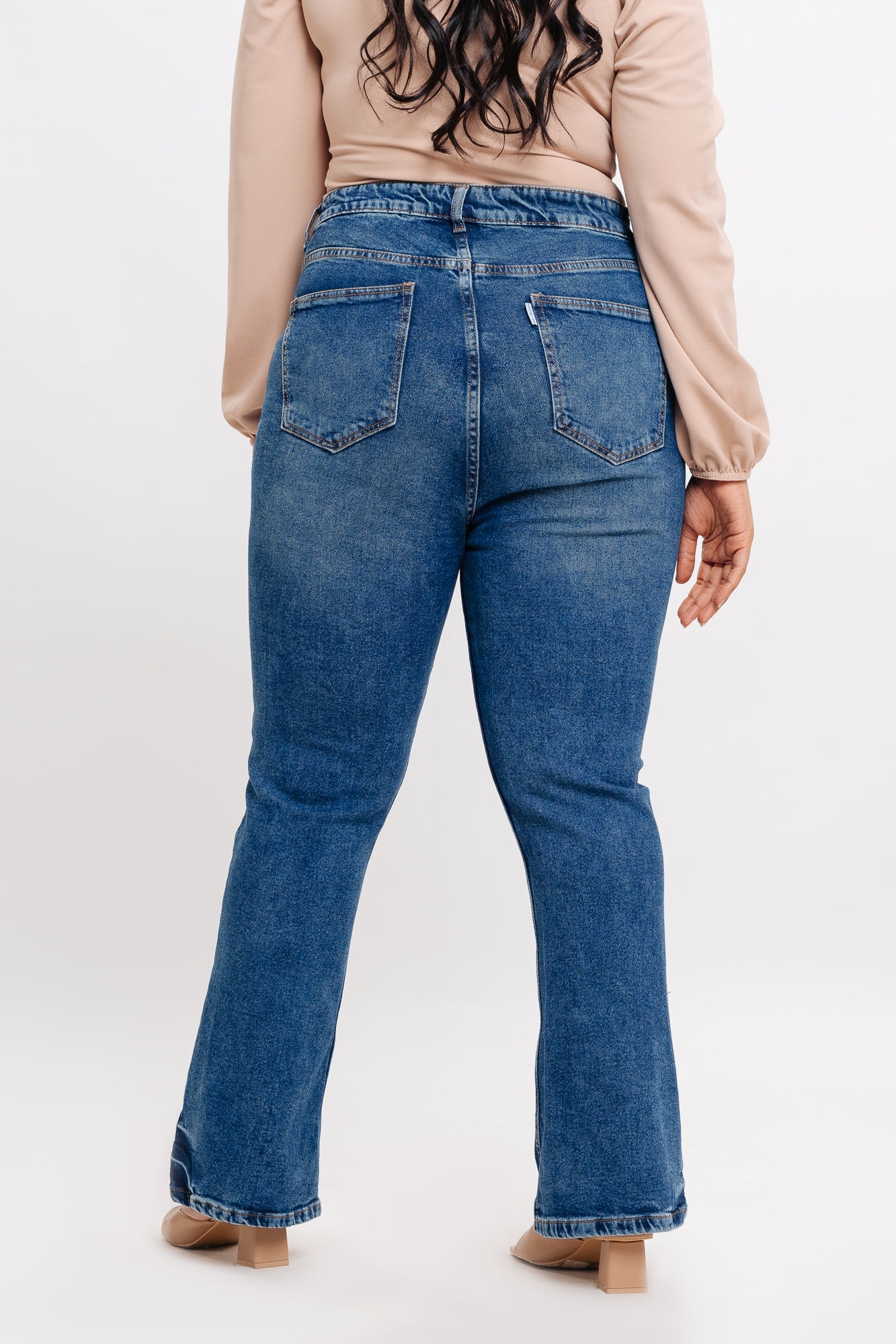 CLASSIC TINTED BOOTCUT JEANS