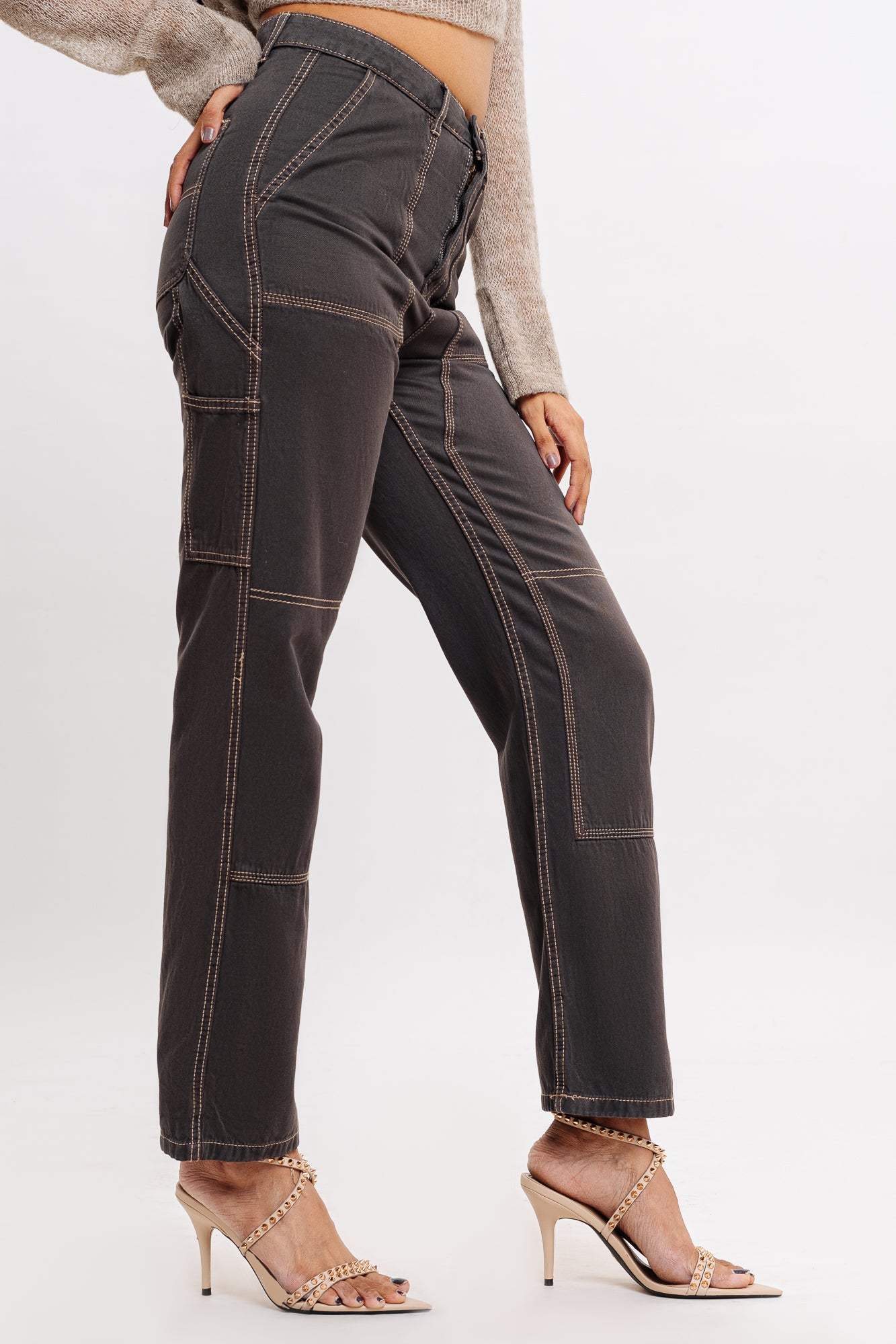 CONTRAST PLAY STRAIGHT JEANS