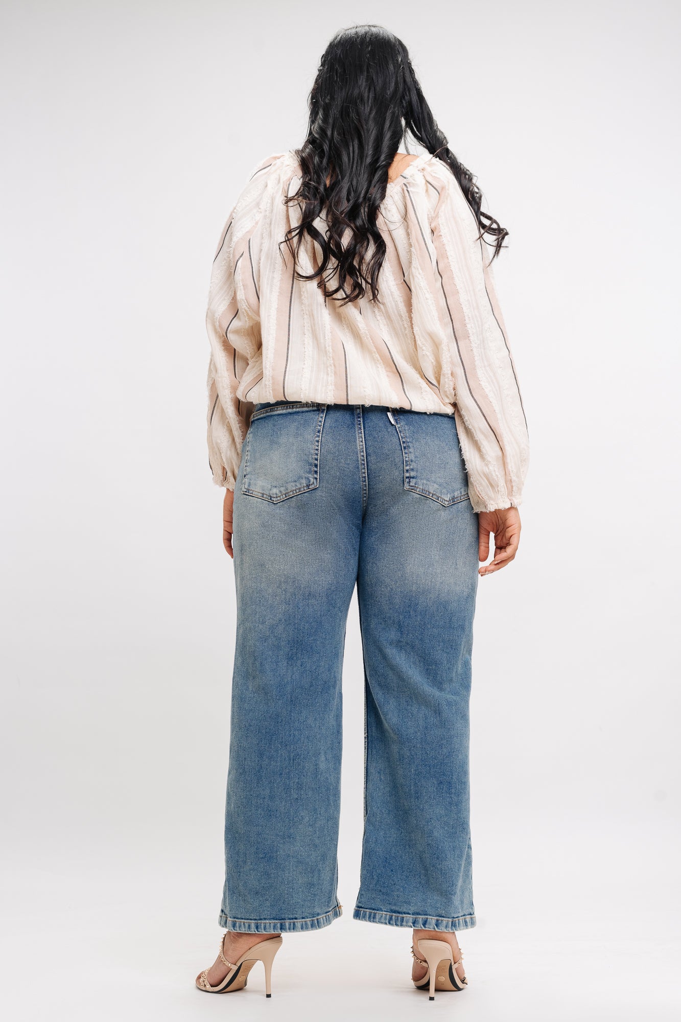 WASHED OUT DISTRESS STRAIGHT JEANS