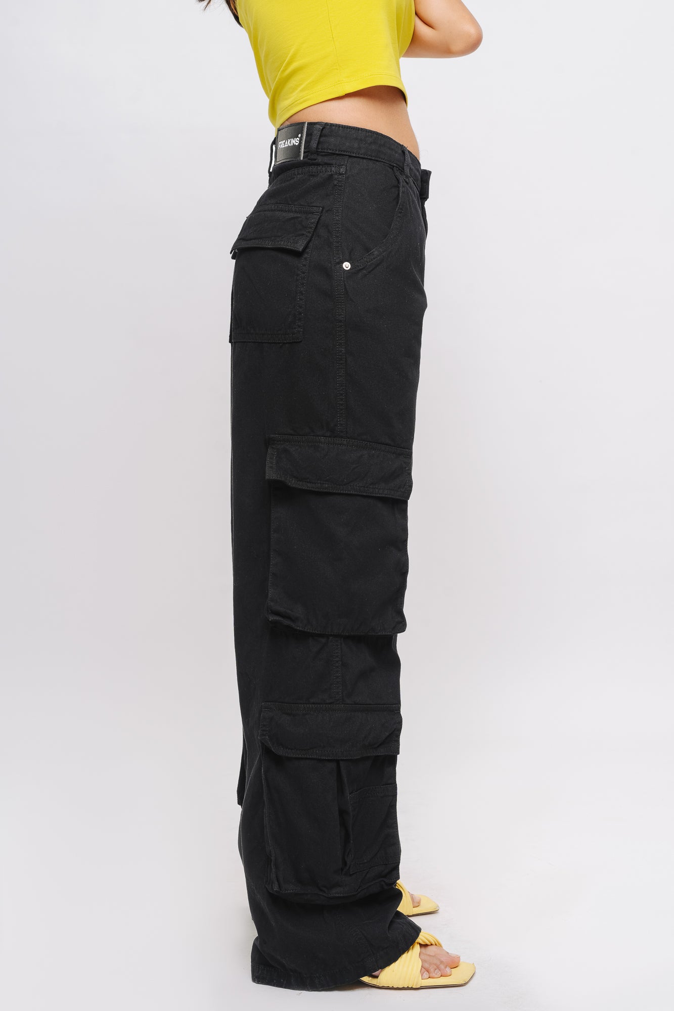 COAL POCKETED CARGO JEANS
