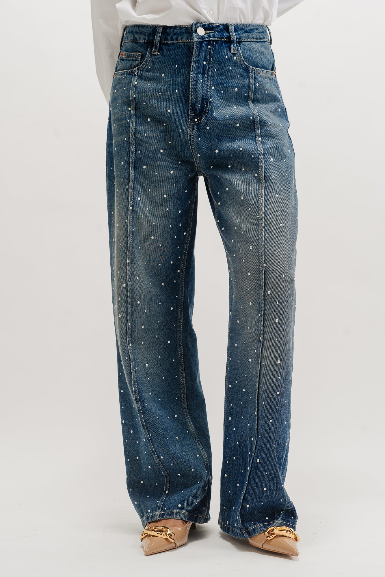 EMBELLISHED FRONT TUCKED STRAIGHT JEANS