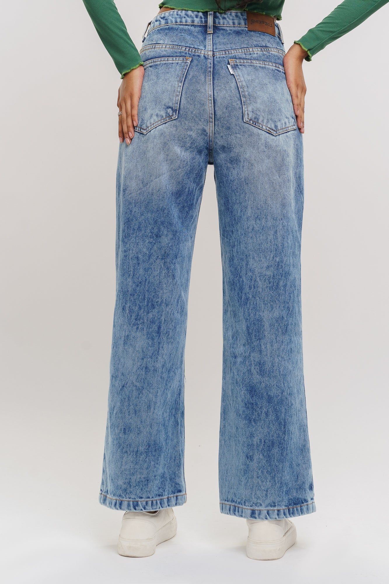 MID LIGHT WIDE JEANS