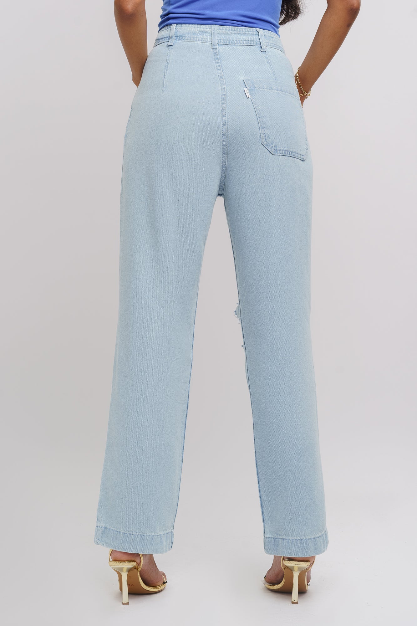 AIRY BLUE DISTRESSED STRAIGHT JEANS
