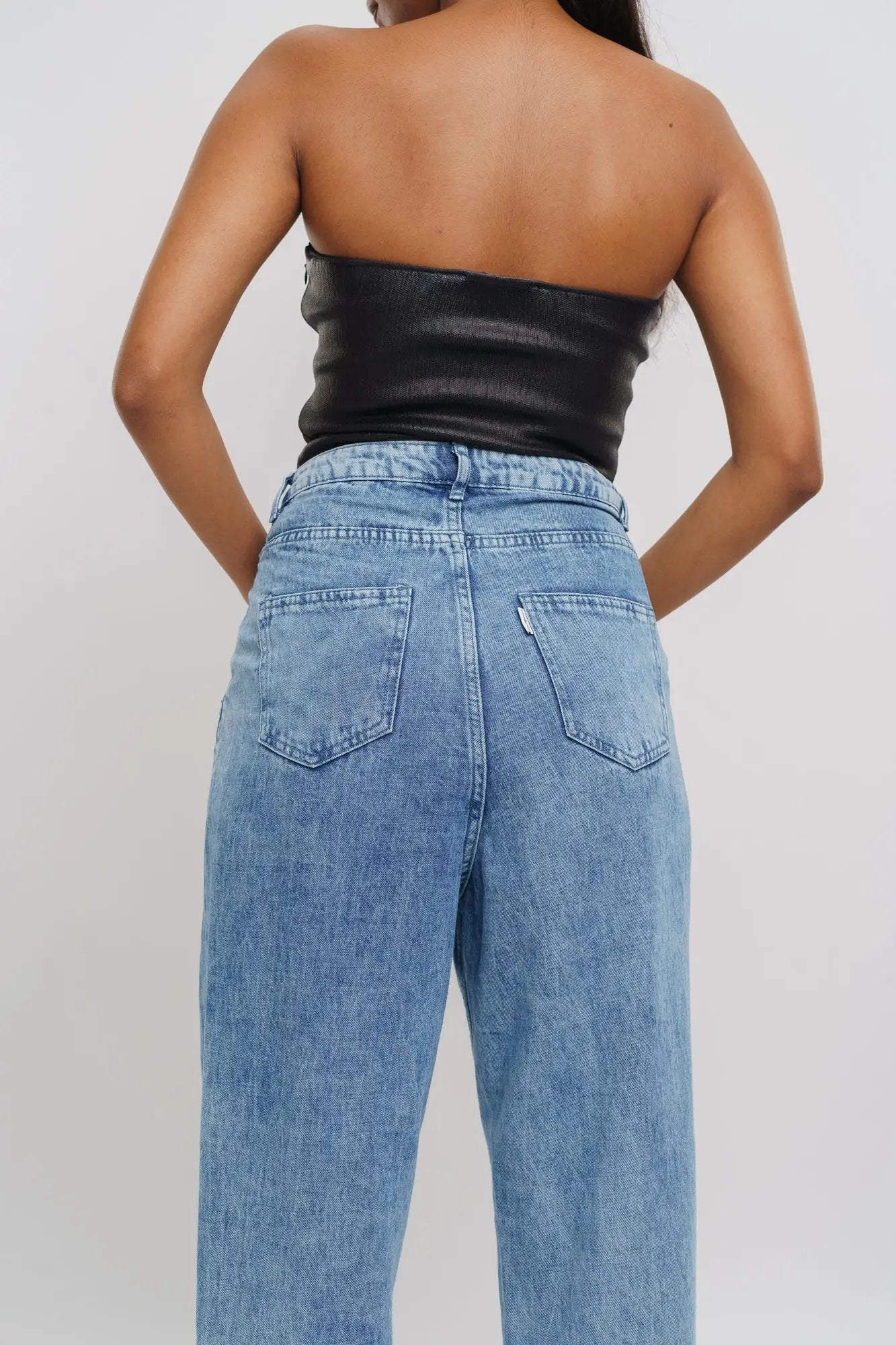 MID BLUE SLOUCHY JEANS