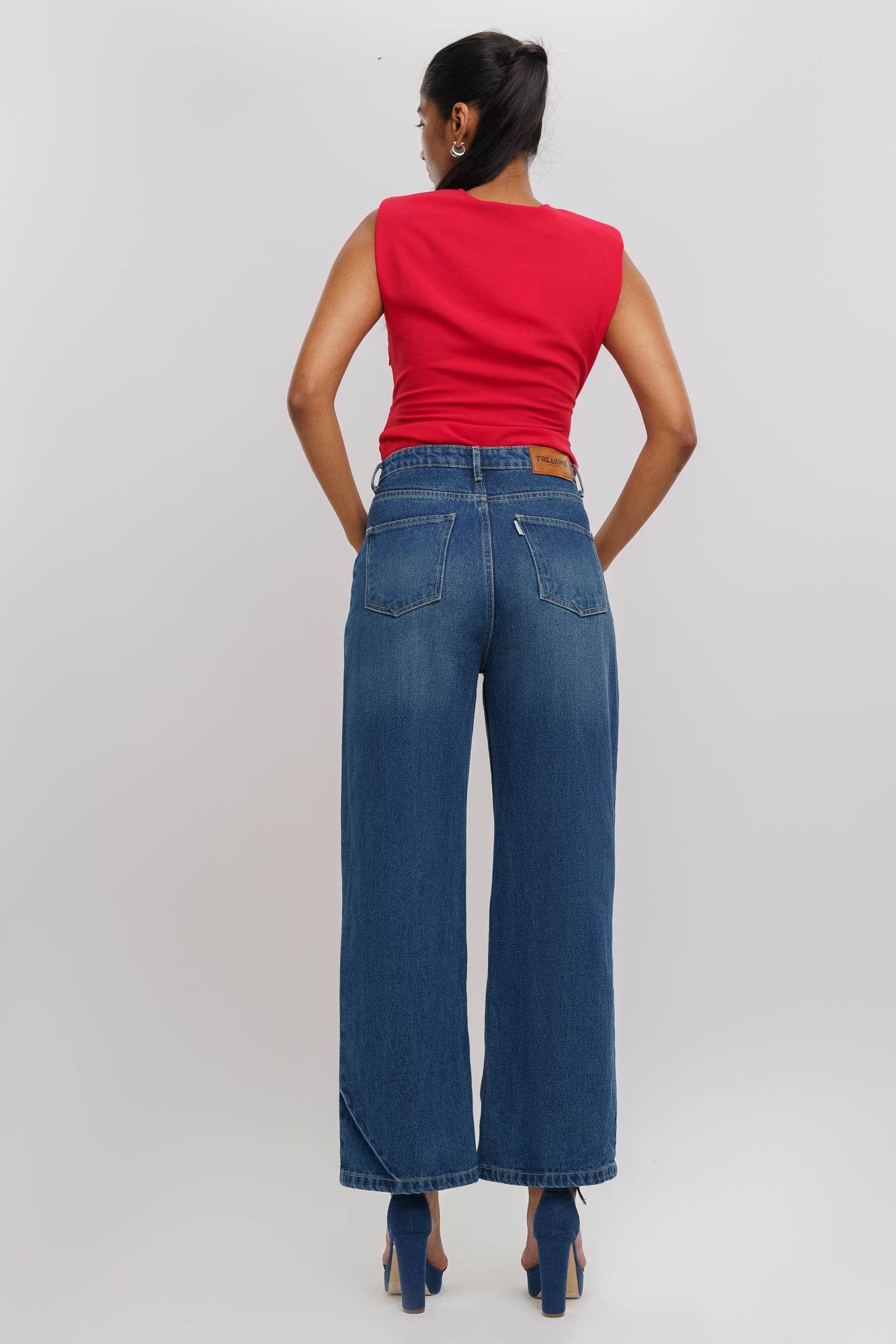 Front Tucked Straight Jeans