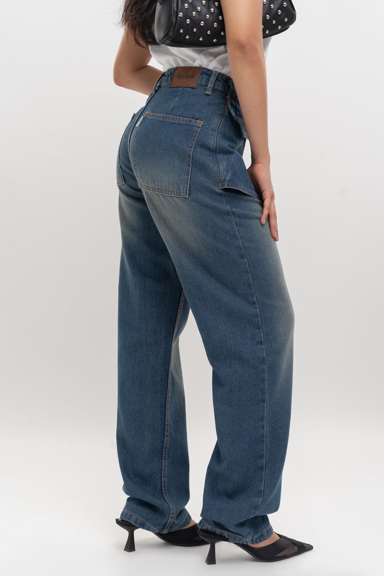 FRONT POCKET TINTED STRAIGHT JEANS