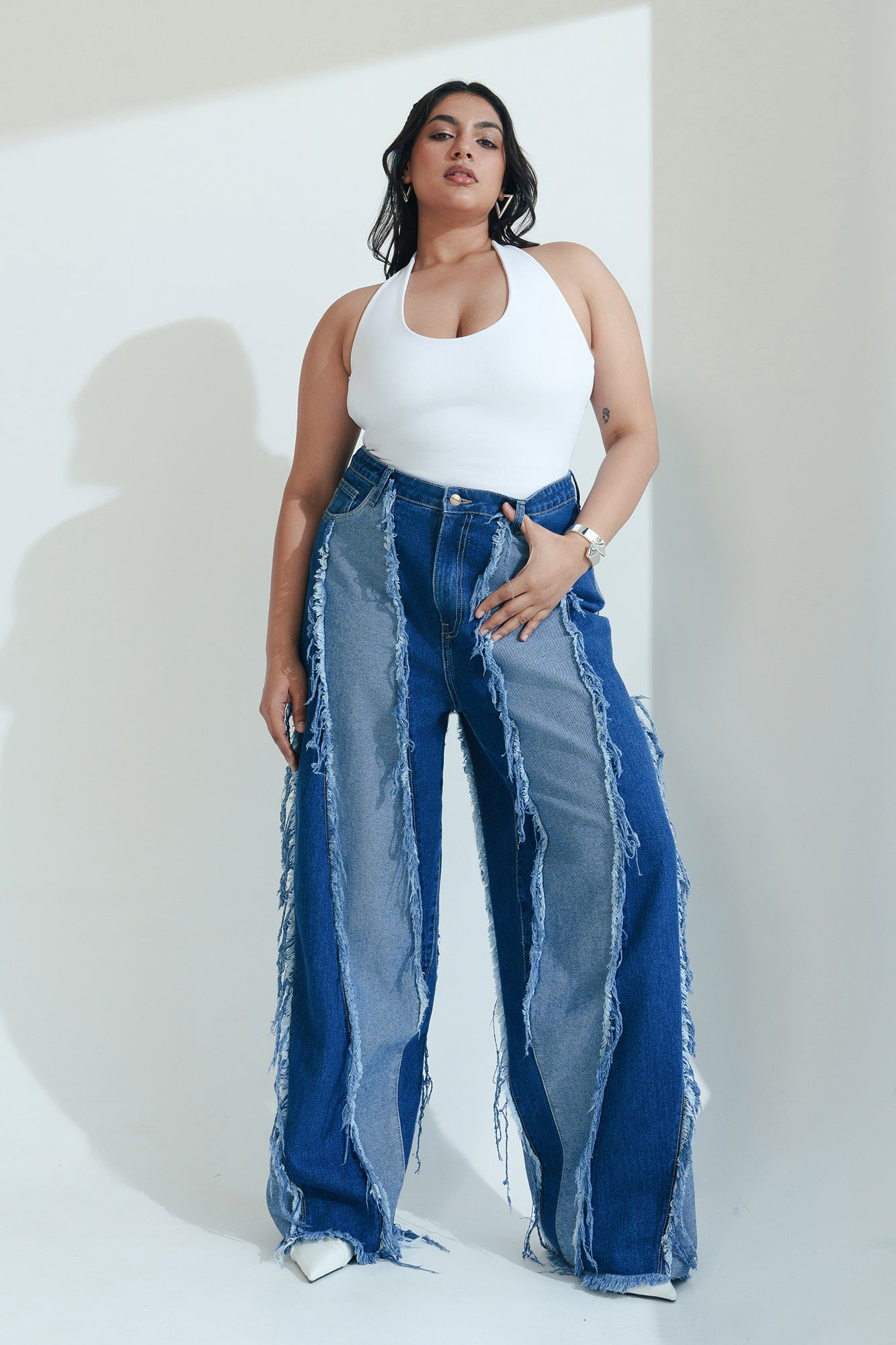 Fray Wave Curve Straight Jeans