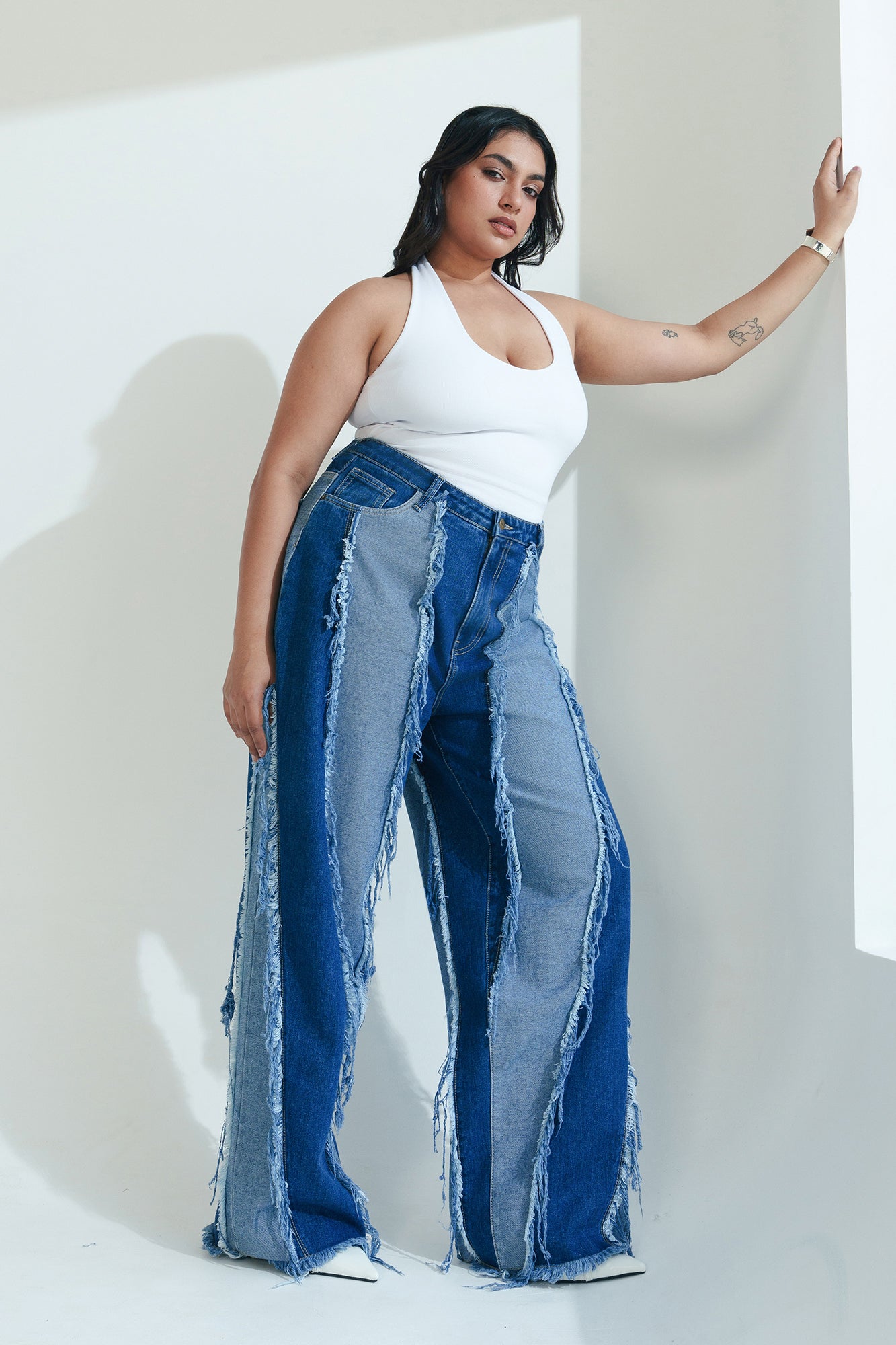 Fray Wave Curve Straight Jeans