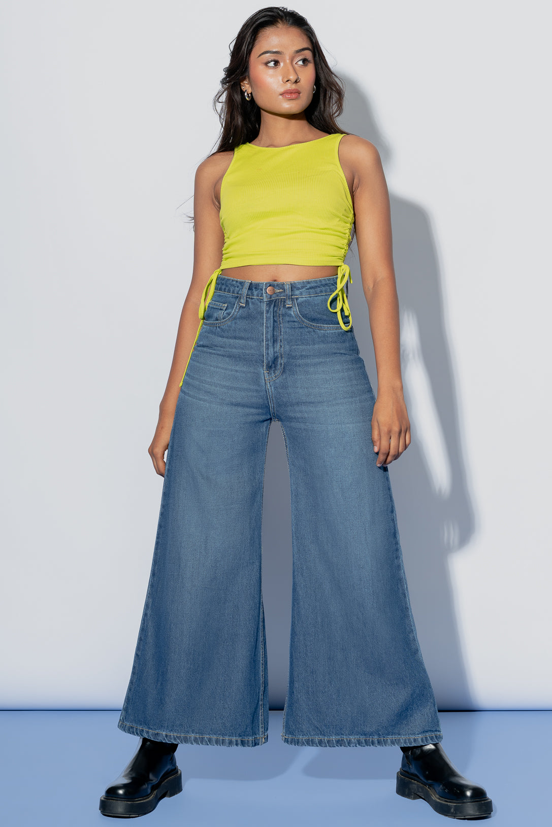 MID BLUE FLARE JEANS