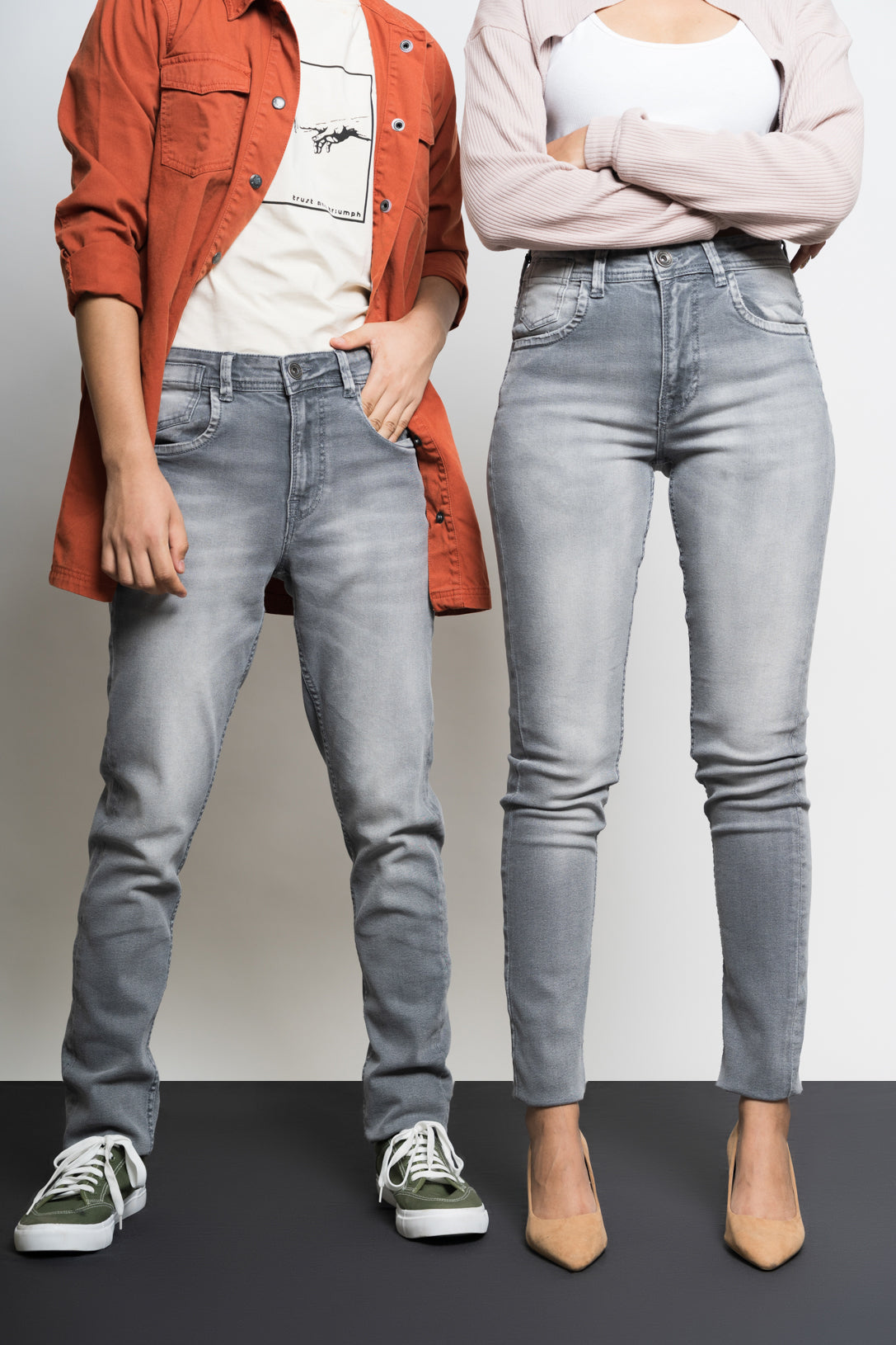 Unisex light grey comfort jeans