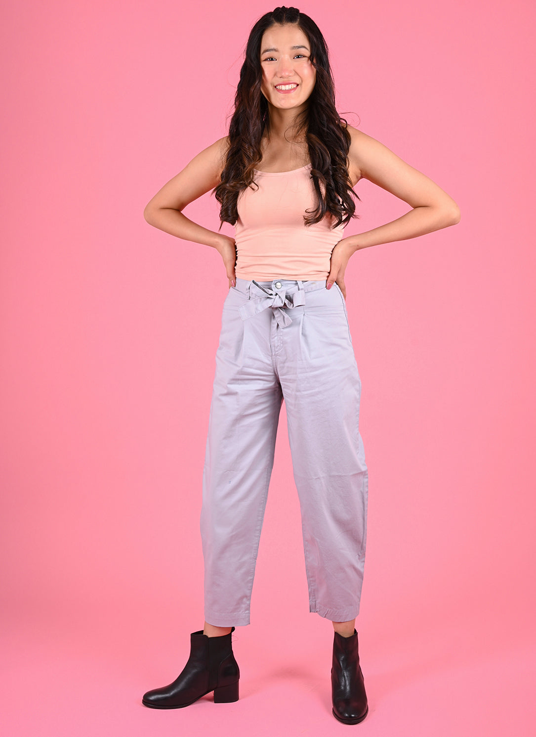 PLEATED BAGGY PANTS WITH BELT IN GREY BLUE