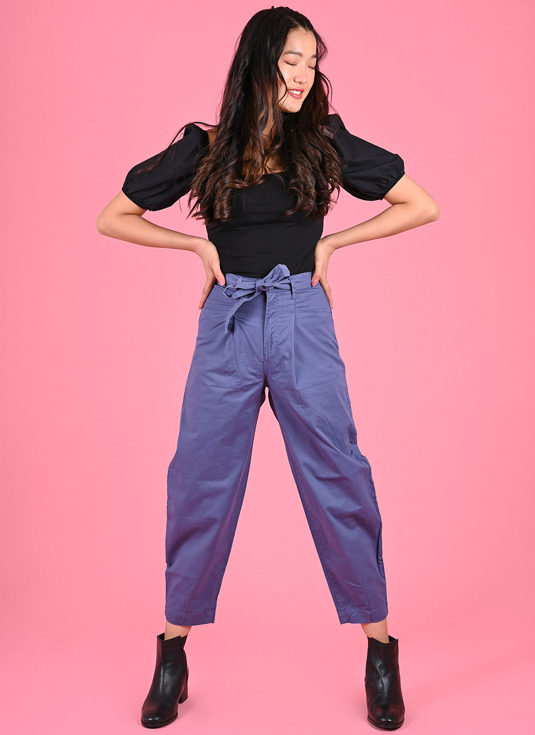 PLEATED BAGGY PANTS WITH BELT IN SAPPHIRE BLUE