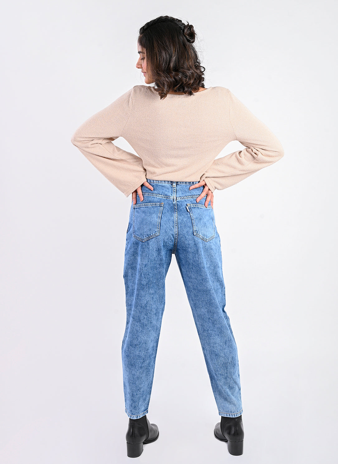 VINTAGE BLUE RIPPED CARROT JEANS