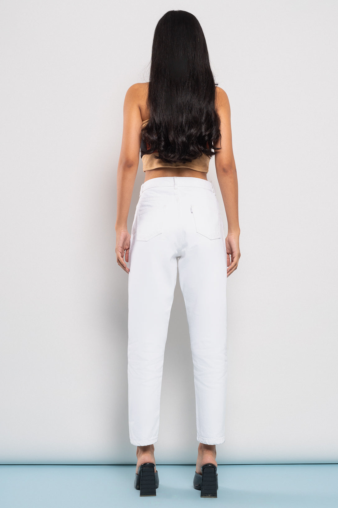 WHITE MOM HIGH ANKLE JEANS