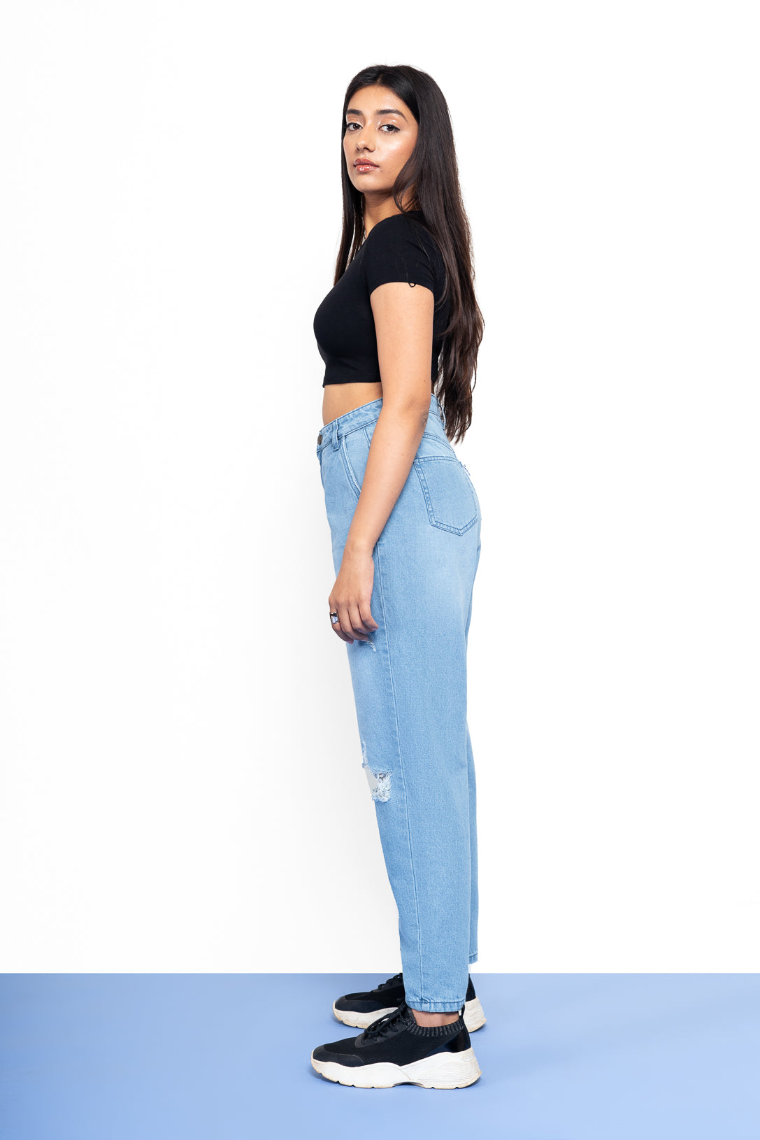LIGHT BLUE DISTRESSED SLOUCHY JEANS