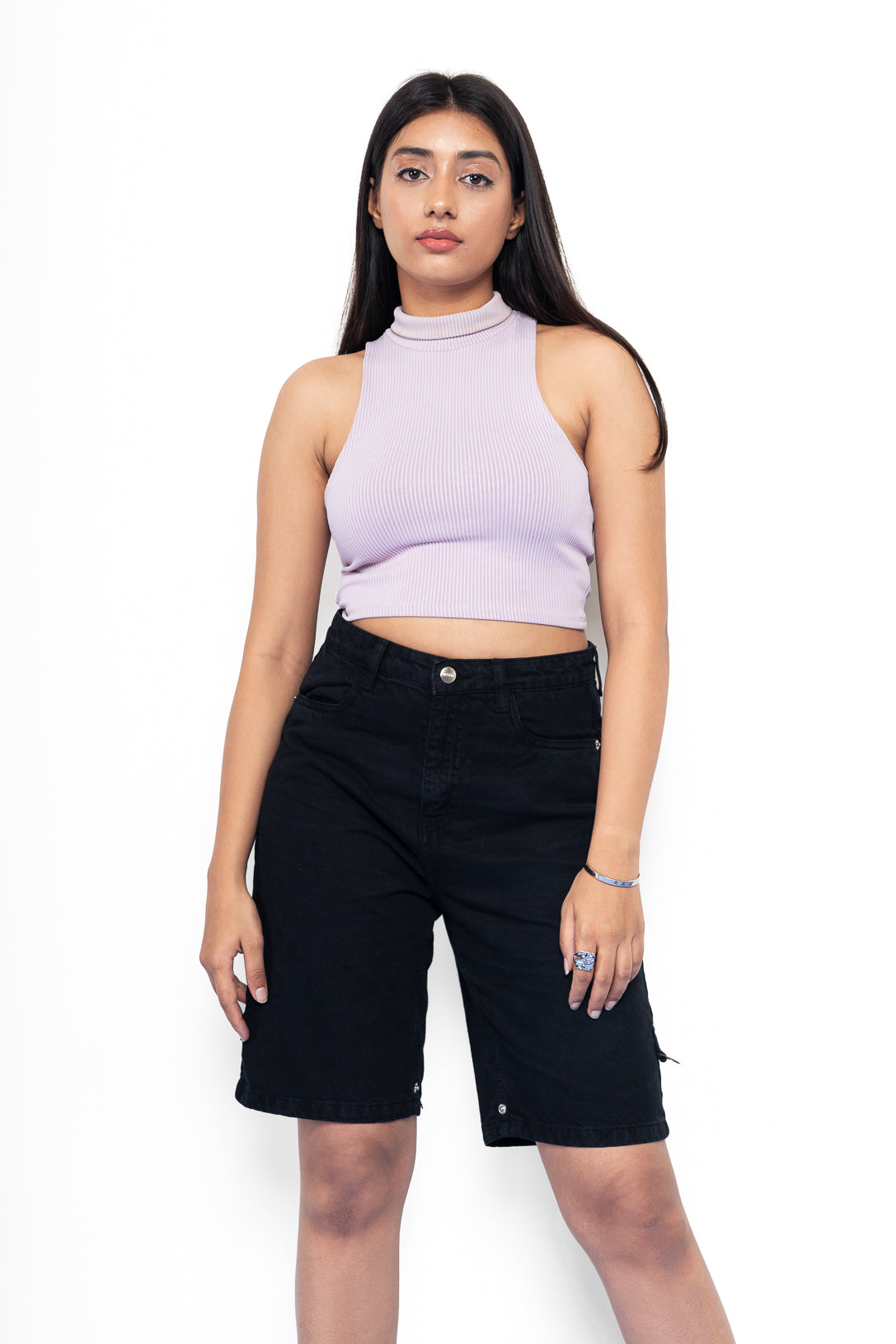 Detachable black knee-cut jeans