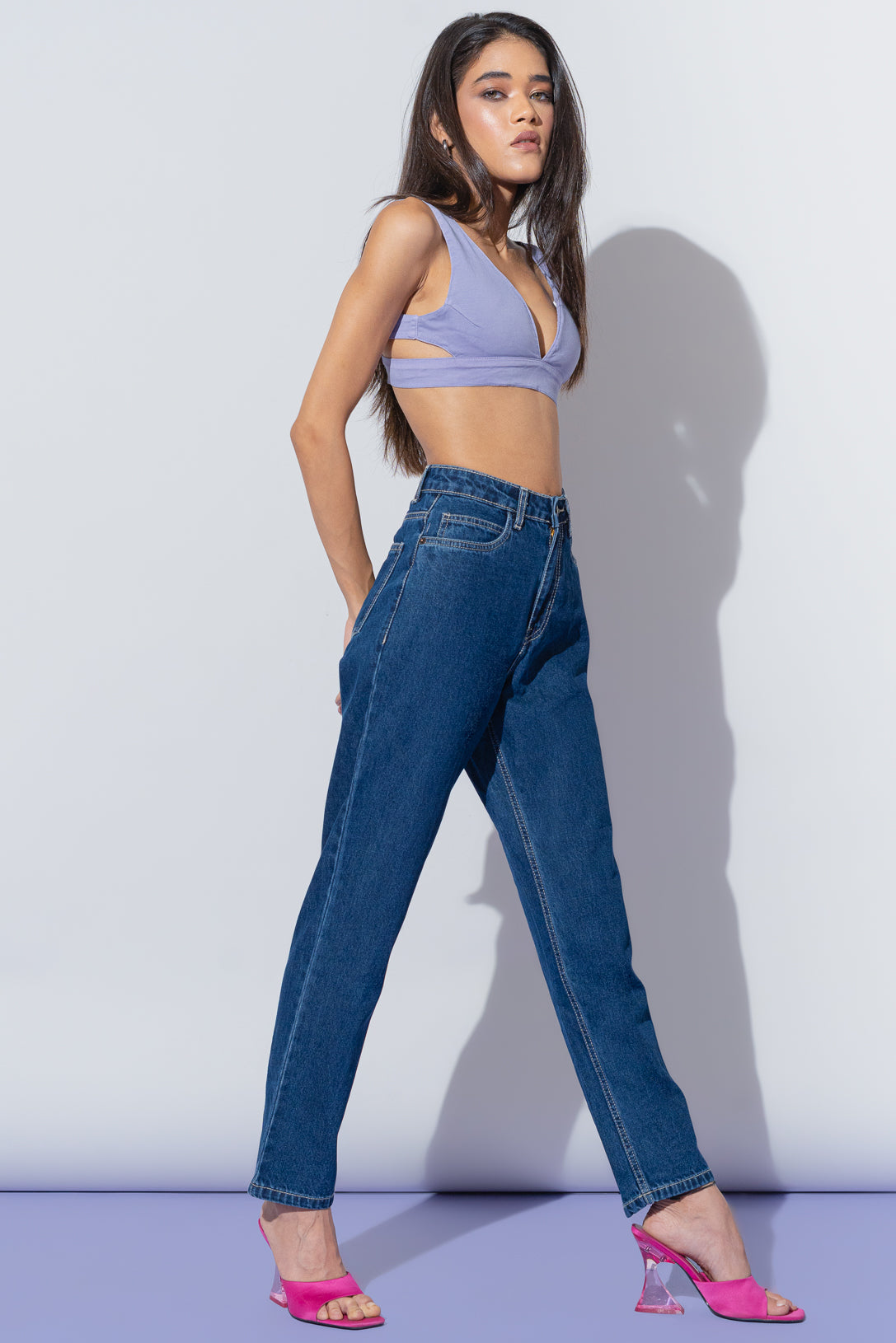 CONTRAST BLUE MOM JEANS