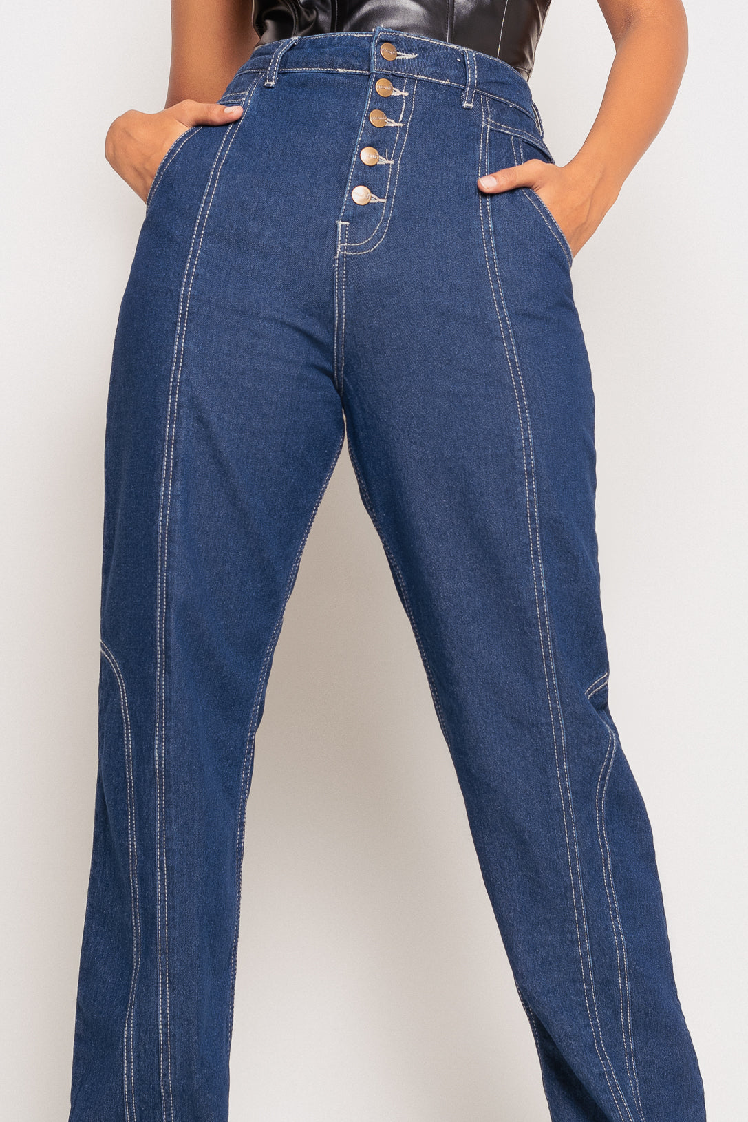CURVED SEAM STRAIGHT JEANS