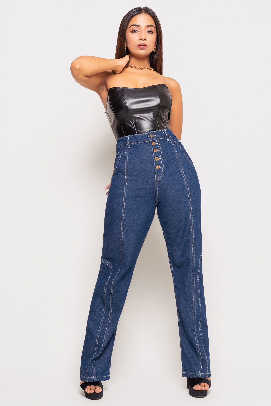 CURVED SEAM STRAIGHT JEANS