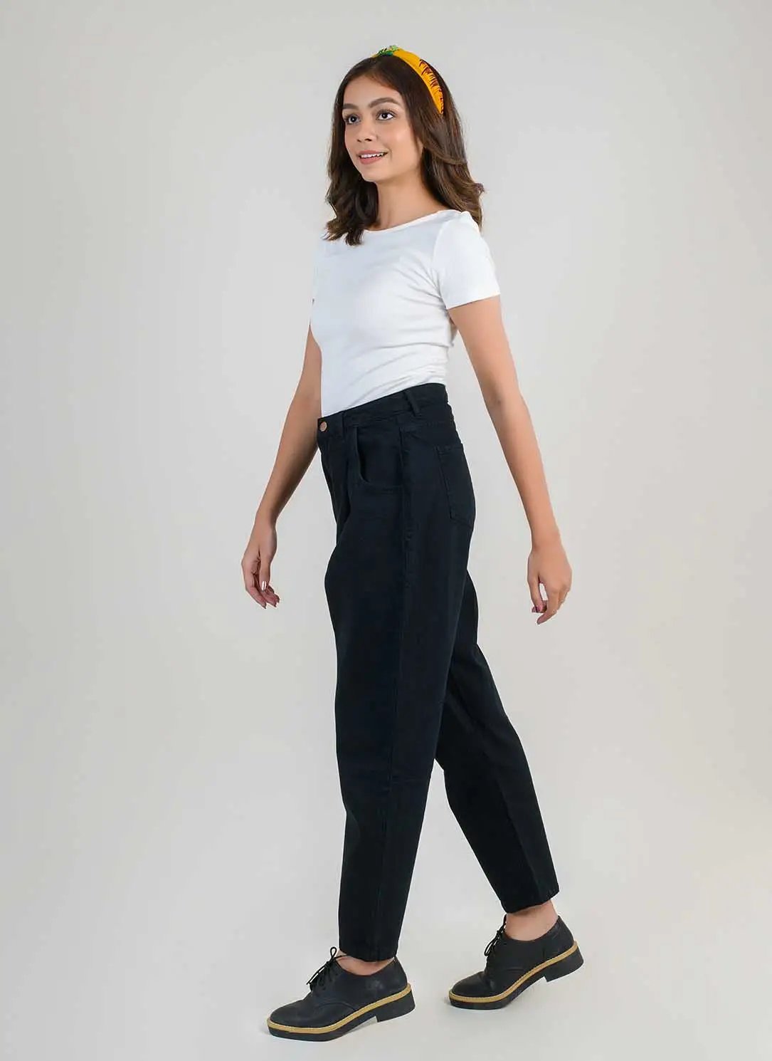 BLACK PLEATED SLOUCHY JEANS
